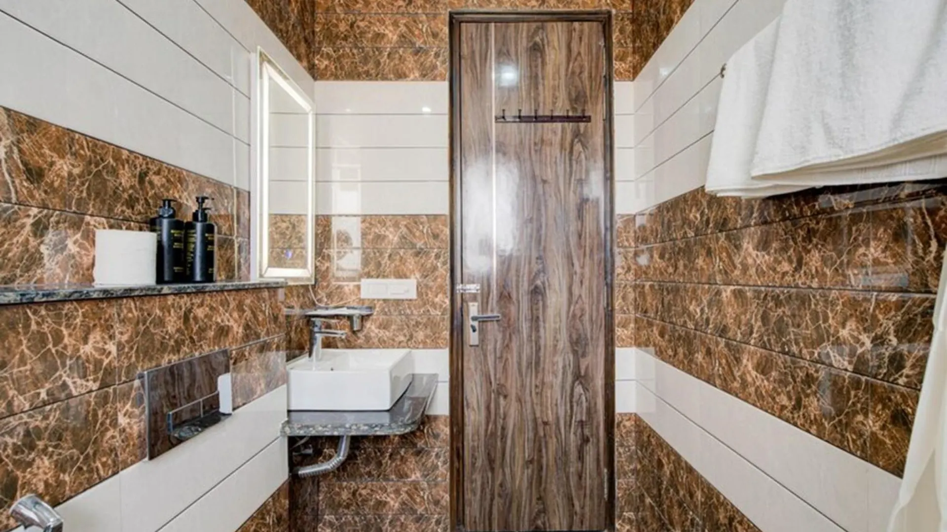 גורגאון Luxury Studio Apartment With Kitchenette & Private Balcony ,Gurugram הודו