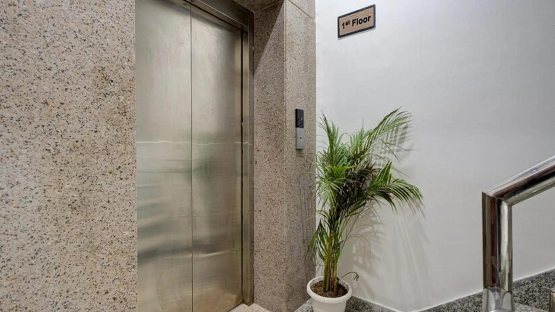 גורגאון Luxury Studio Apartment With Kitchenette & Private Balcony ,Gurugram מלון