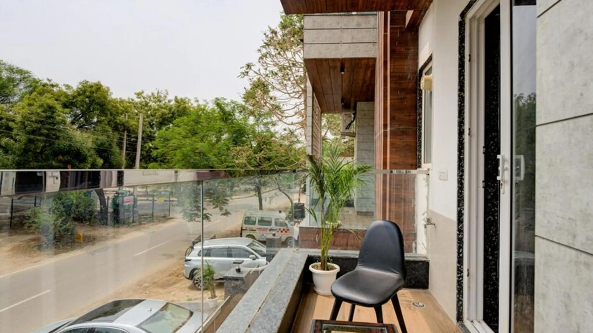 ** מלון גורגאון Luxury Studio Apartment With Kitchenette & Private Balcony ,Gurugram הודו