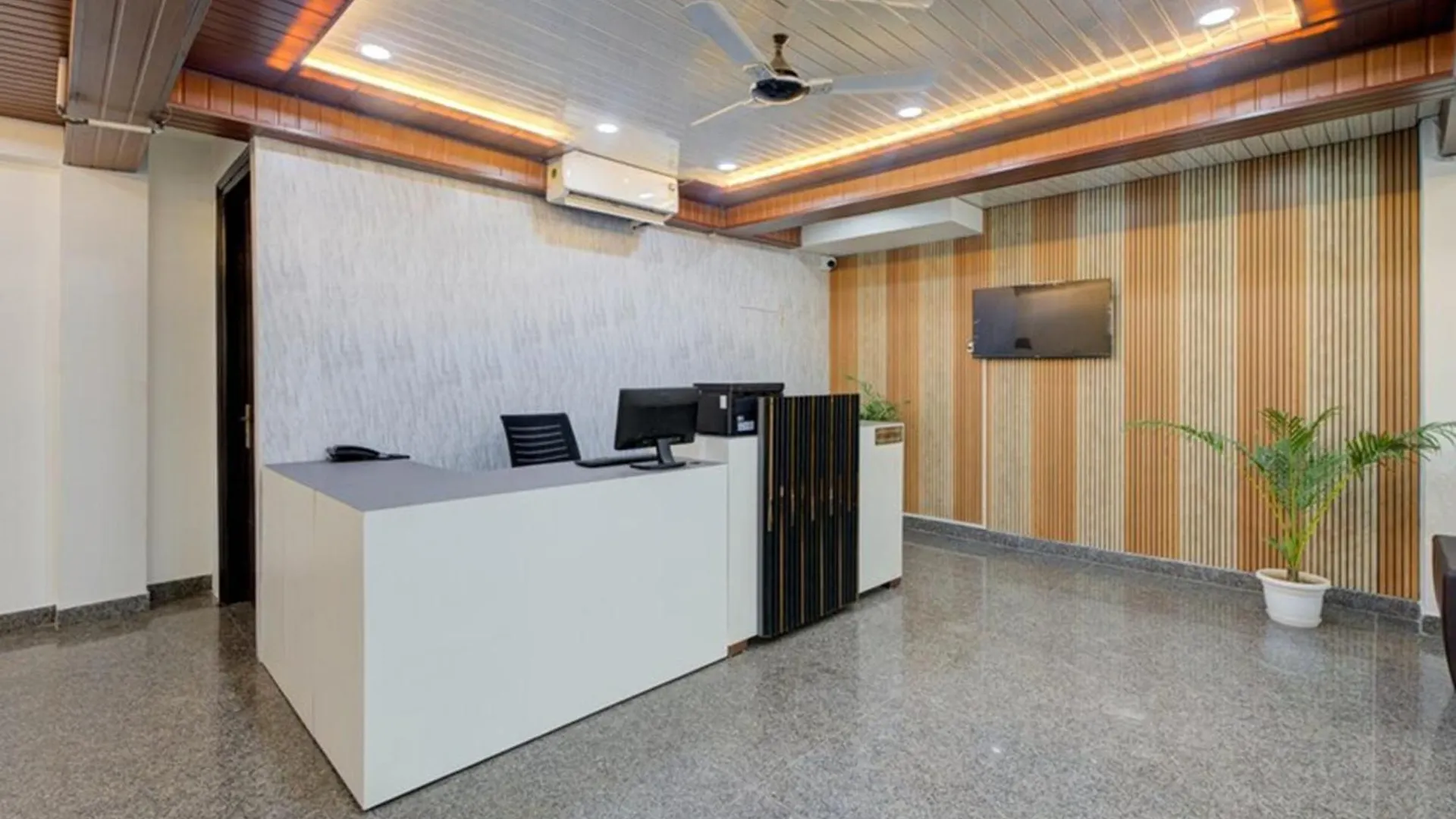 גורגאון Luxury Studio Apartment With Kitchenette & Private Balcony ,Gurugram 2*,
