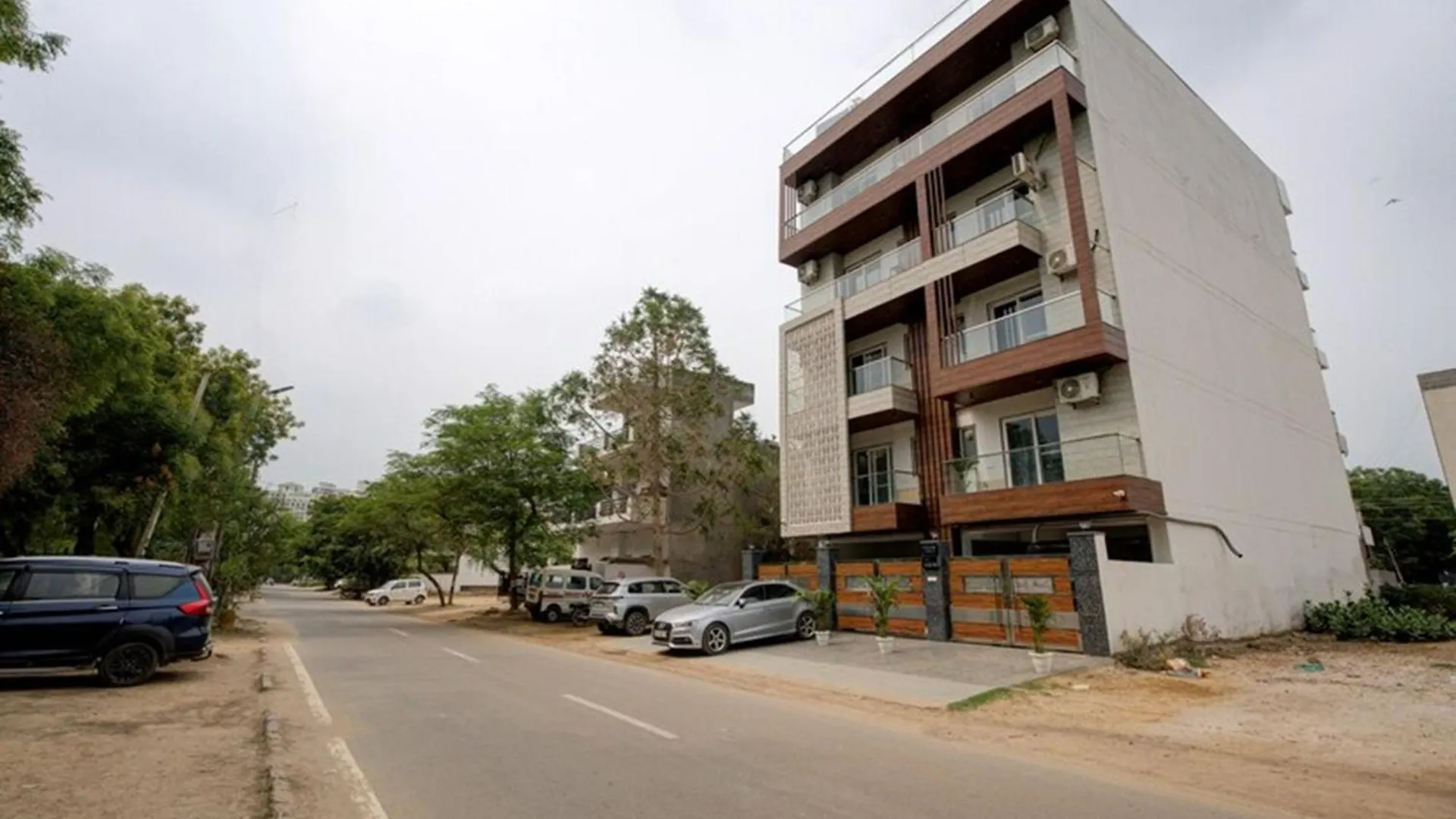 גורגאון Luxury Studio Apartment With Kitchenette & Private Balcony ,Gurugram 2*,  הודו