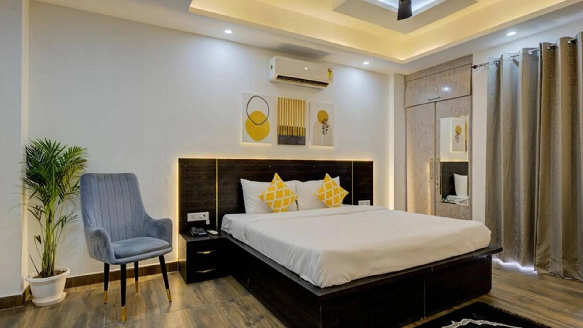 גורגאון Luxury Studio Apartment With Kitchenette & Private Balcony ,Gurugram מלון