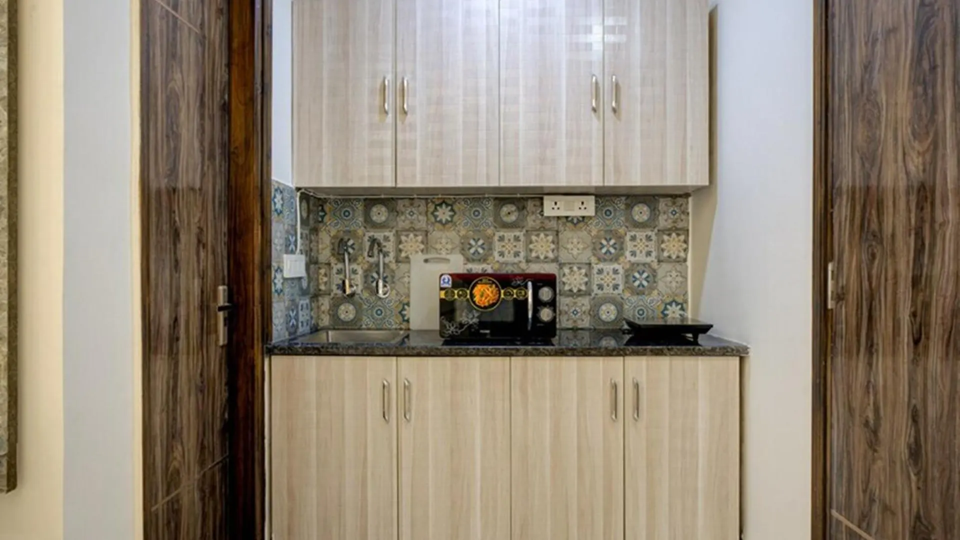 ** מלון גורגאון Luxury Studio Apartment With Kitchenette & Private Balcony ,Gurugram הודו