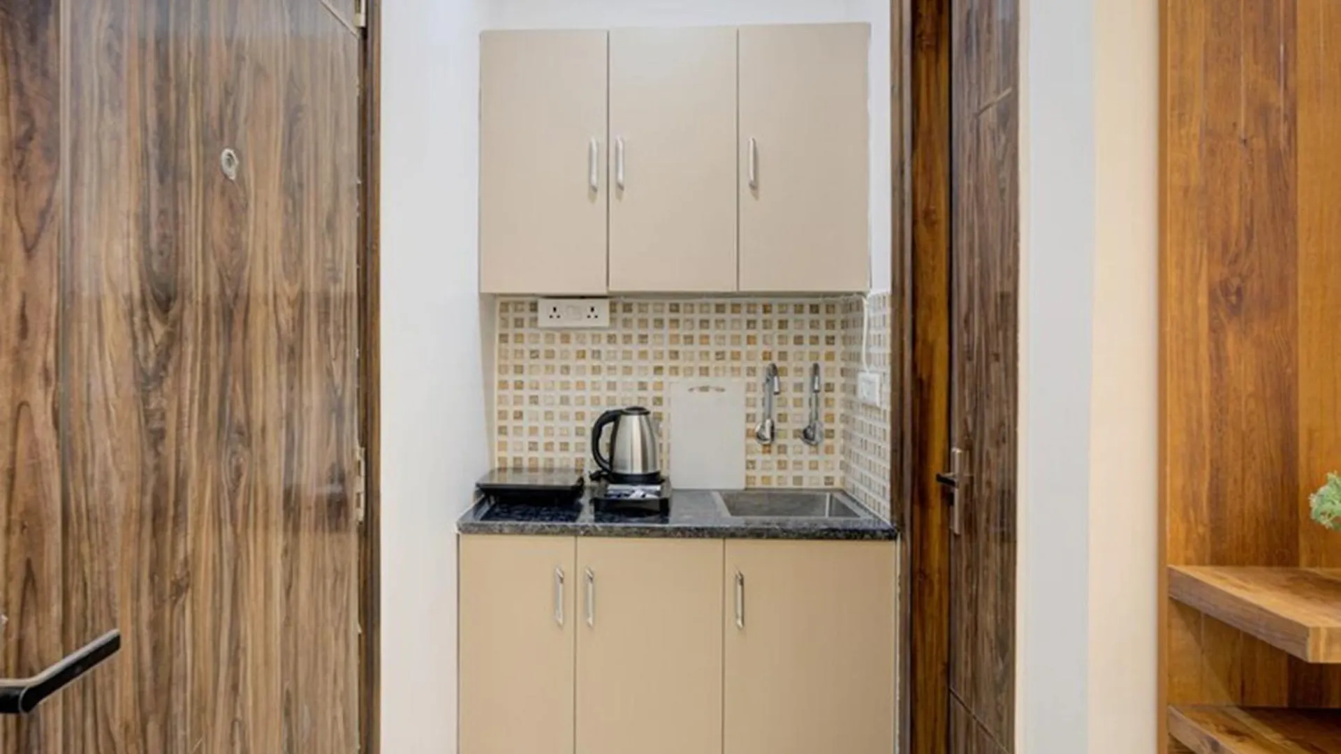 מלון גורגאון Luxury Studio Apartment With Kitchenette & Private Balcony ,Gurugram
