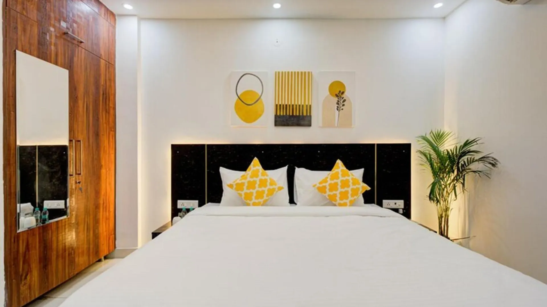 גורגאון Luxury Studio Apartment With Kitchenette & Private Balcony ,Gurugram 2*,  הודו
