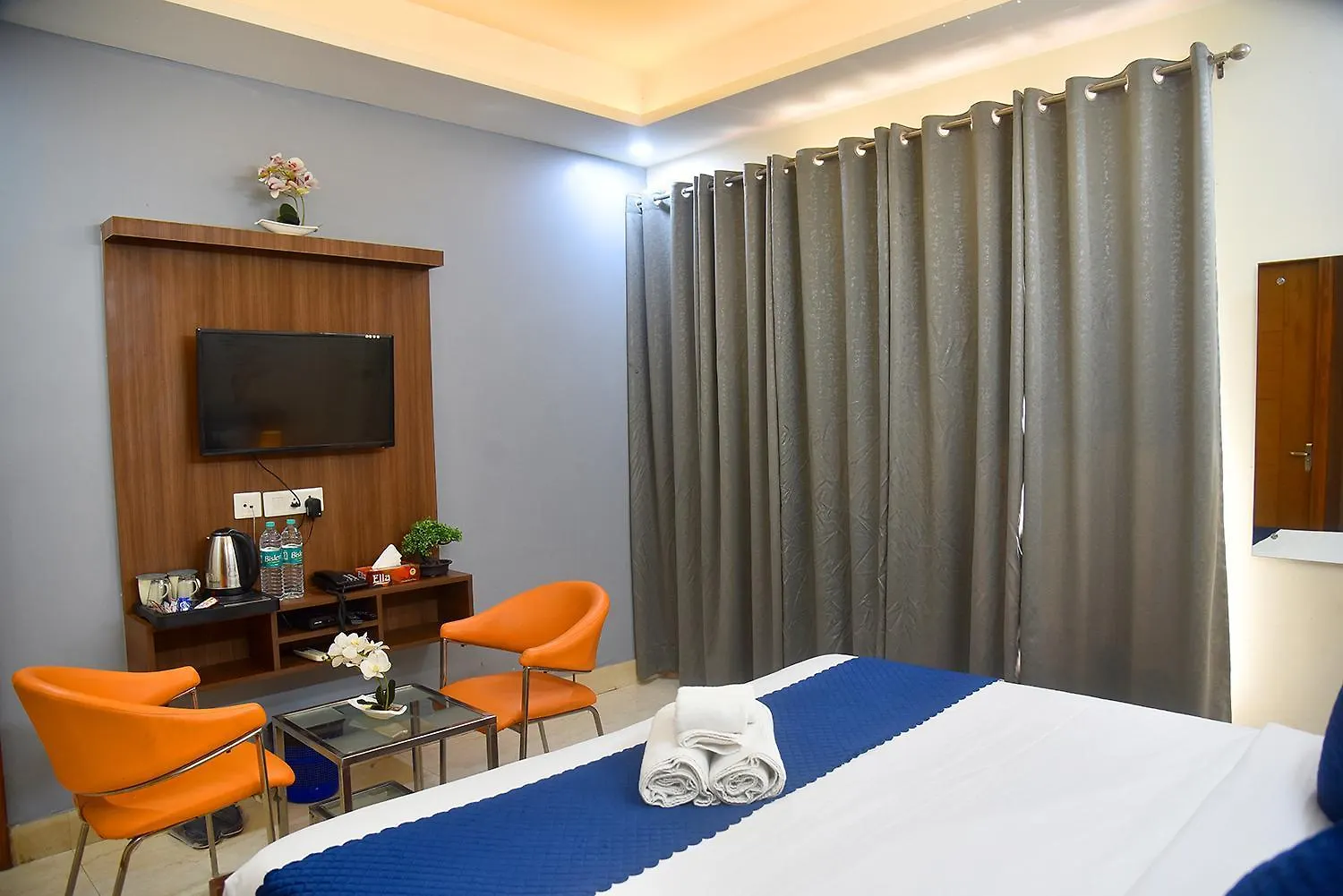 Luxury Studio Apartment With Kitchenette & Private Balcony ,Gurugram Gurgaon Hotel
