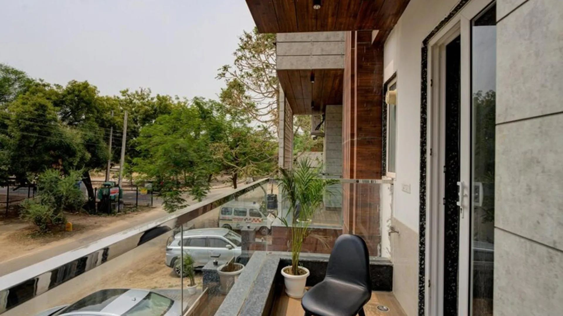 Luxury Studio Apartment With Kitchenette & Private Balcony ,Gurugram Gurgaon Hotel