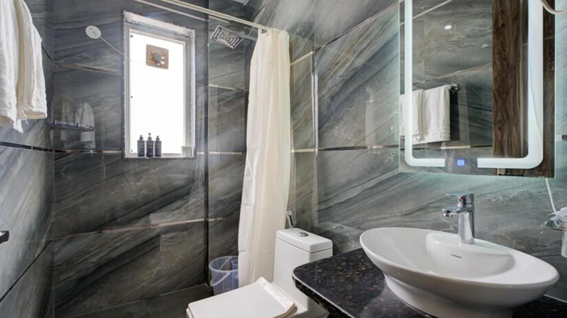 Hotel Luxury Studio Apartment With Kitchenette & Private Balcony ,Gurugram Gurgaon