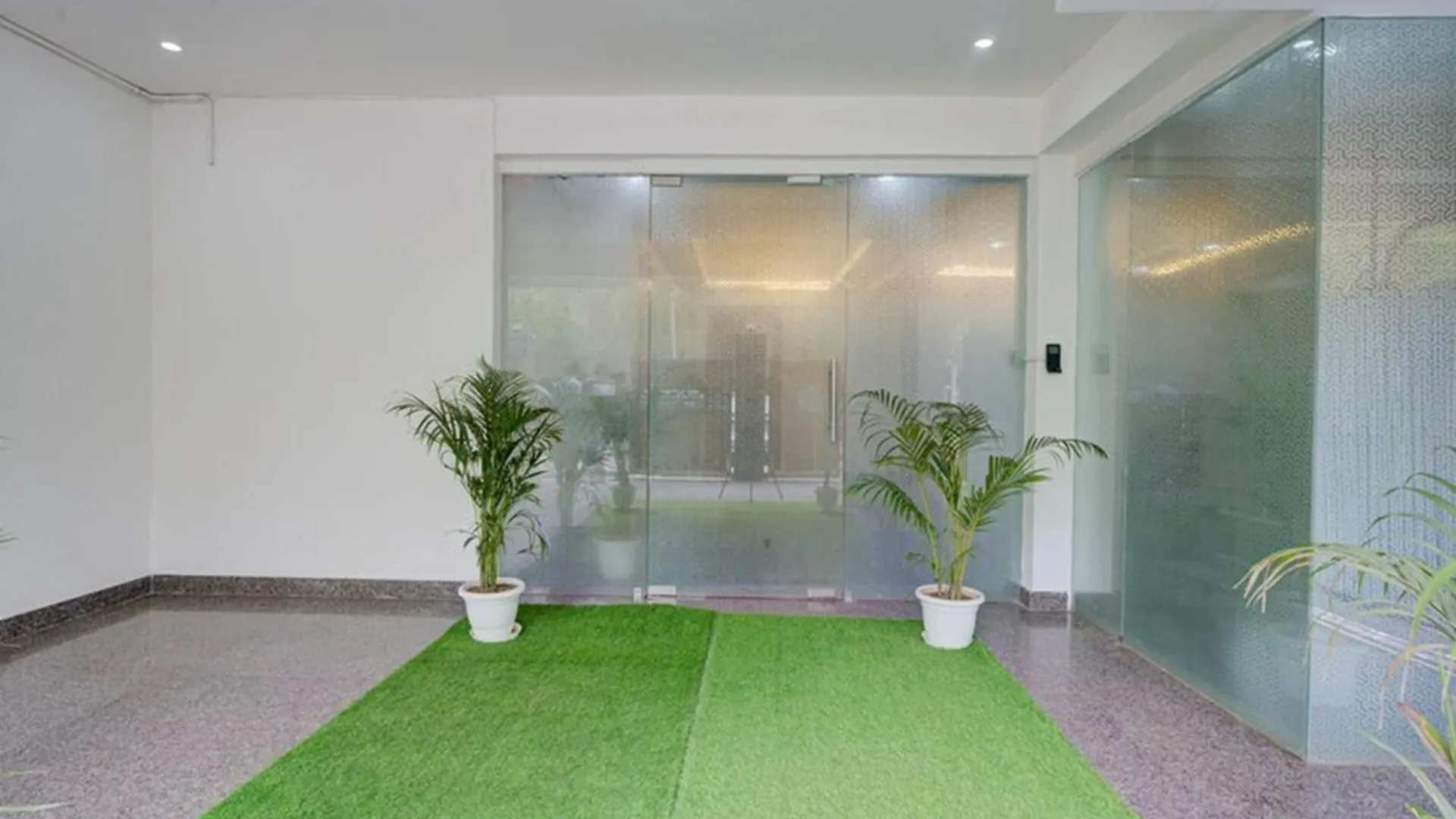 Hotel Luxury Studio Apartment With Kitchenette & Private Balcony ,Gurugram Gurgaon