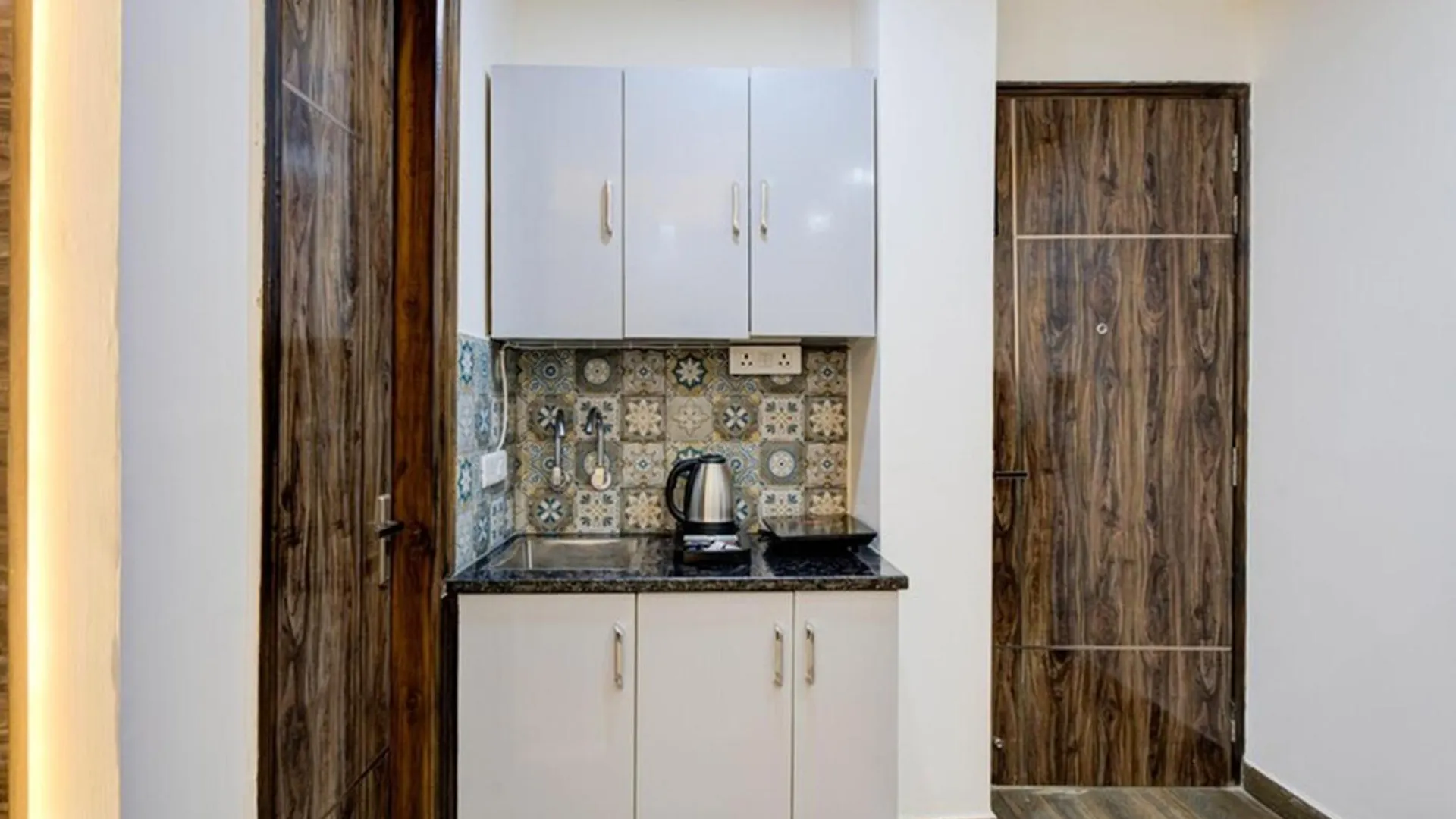 Luxury Studio Apartment With Kitchenette & Private Balcony ,Gurugram Gurgaon Inde
