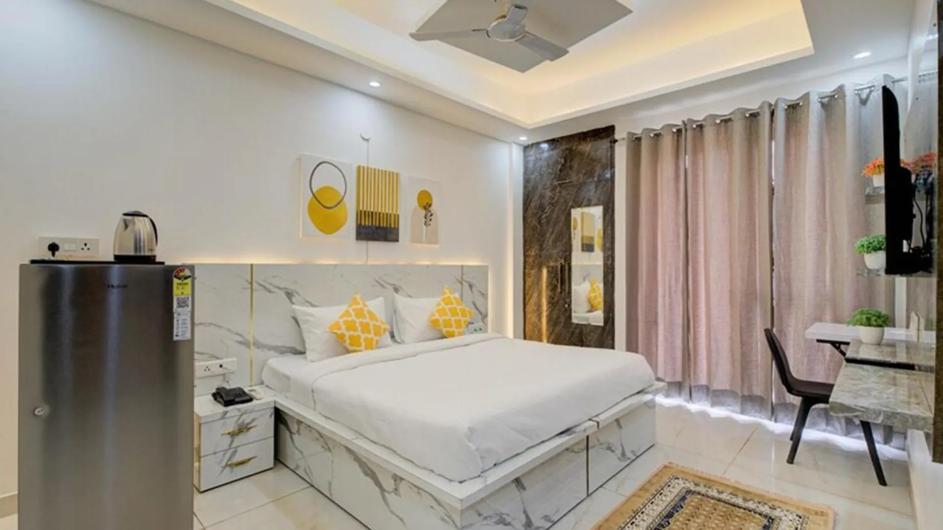 Luxury Studio Apartment With Kitchenette & Private Balcony ,Gurugram Gurgaon